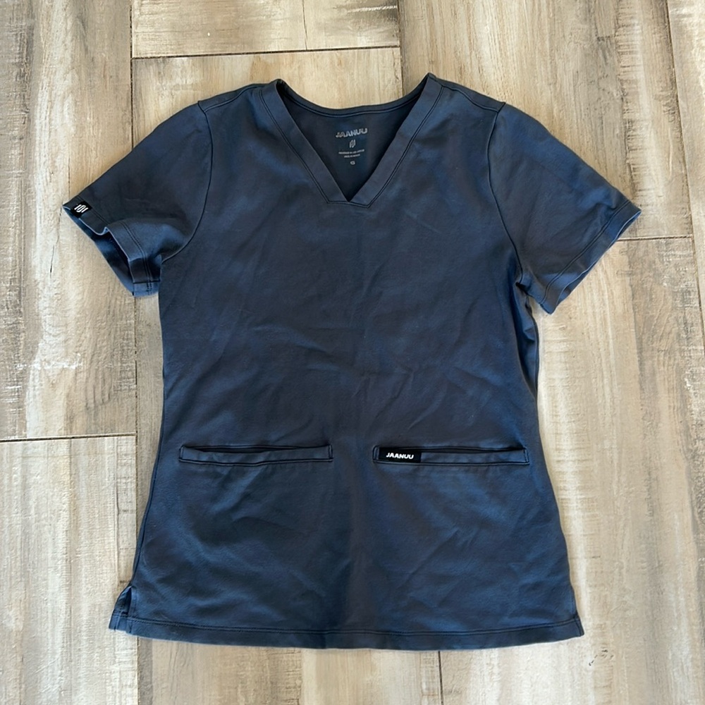 XS Jaanuu scrub top